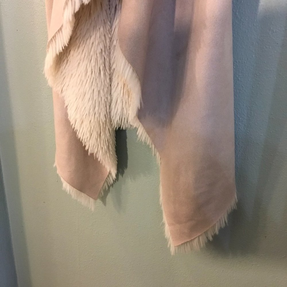 Icing Beige Suede/Faux Fur Vest - Picture 7 of 7